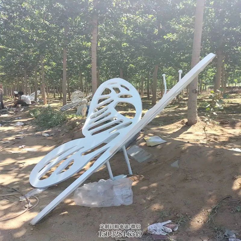 蝴蝶雕塑底座 广场蝶科雕塑供求 景观艺术镂空蝴蝶雕塑承接