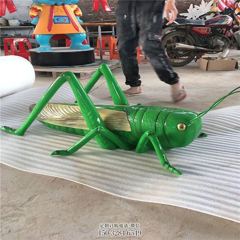 镜面不锈钢蝈蝈雕塑 现代昆虫雕塑定制 现代蝈蝈雕塑定制