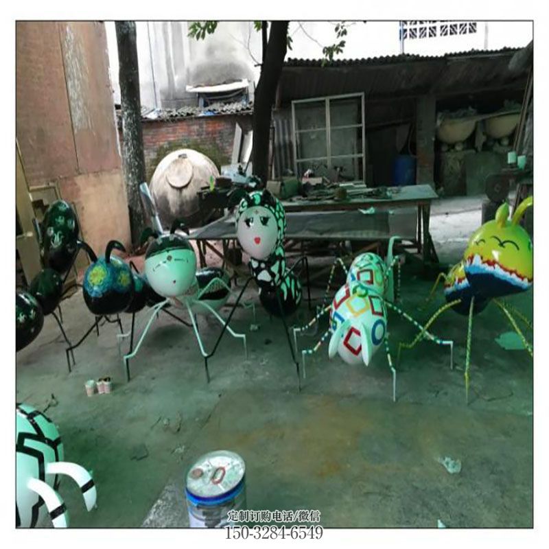 钢铸蚂蚁雕塑 烤漆蚁类雕塑制造商 户外玻璃钢蚂蚁雕塑摆放制作